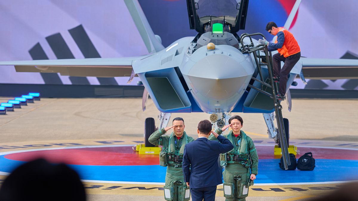 25年磨一劍!南韓KF-21「獵鷹」戰機啟動量產,劍指全球四大軍火強權