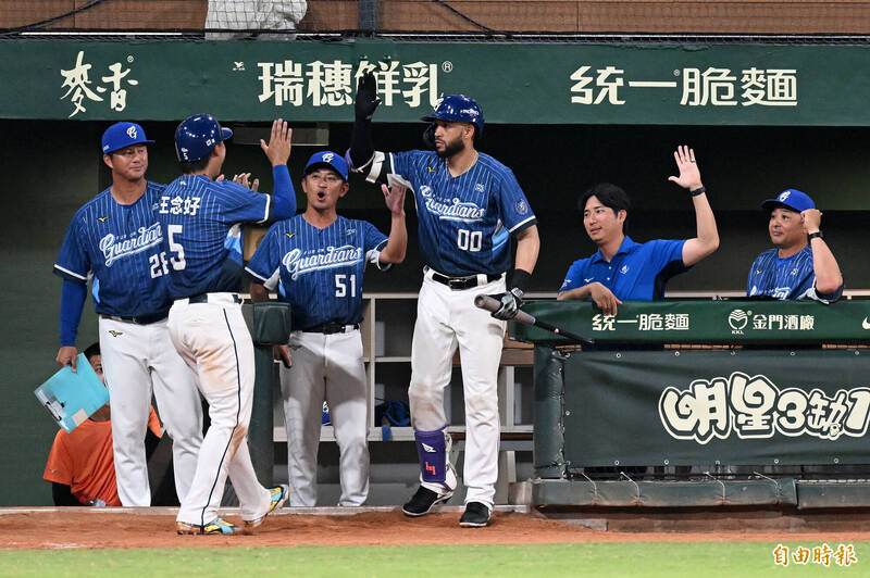 富邦悍將創隊史新猷!開季二連勝締造跨季八連勝紀錄
