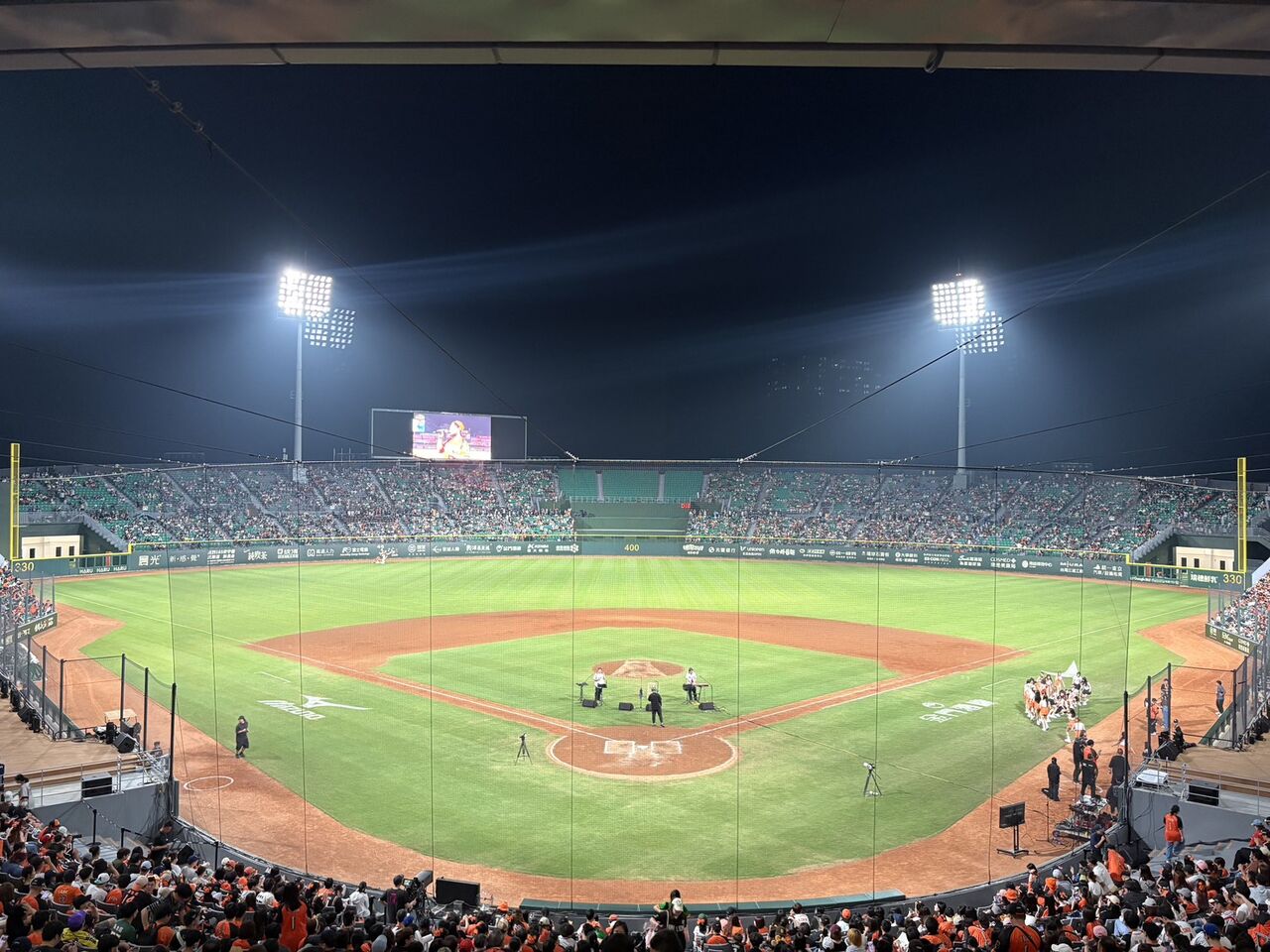 台南亞太棒球場美食攤撤離風波 林宜瑾立委承諾為獅迷發聲