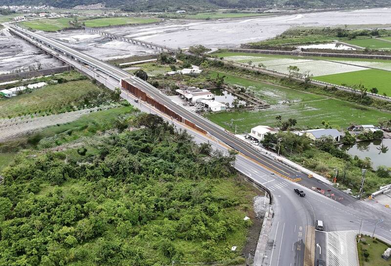 通車一年就「波浪狀」?玉里大橋2公分落差,揭開板塊擠壓下的工程難題