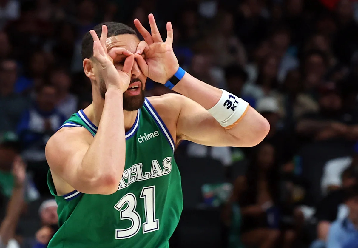 NBA東區震撼彈!Klay Thompson買斷合約轉戰熱火,Pat Riley這盤棋究竟多深?
